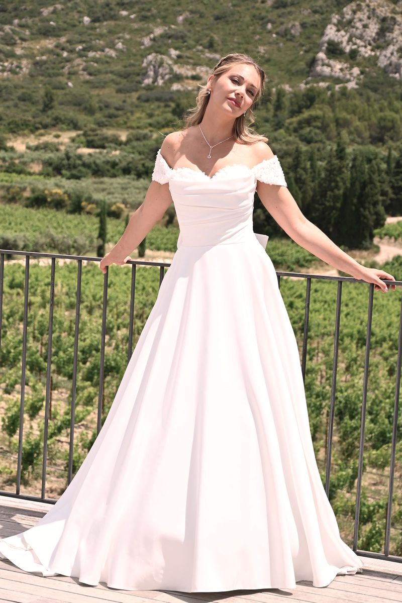 Robe de mariée col bateau 