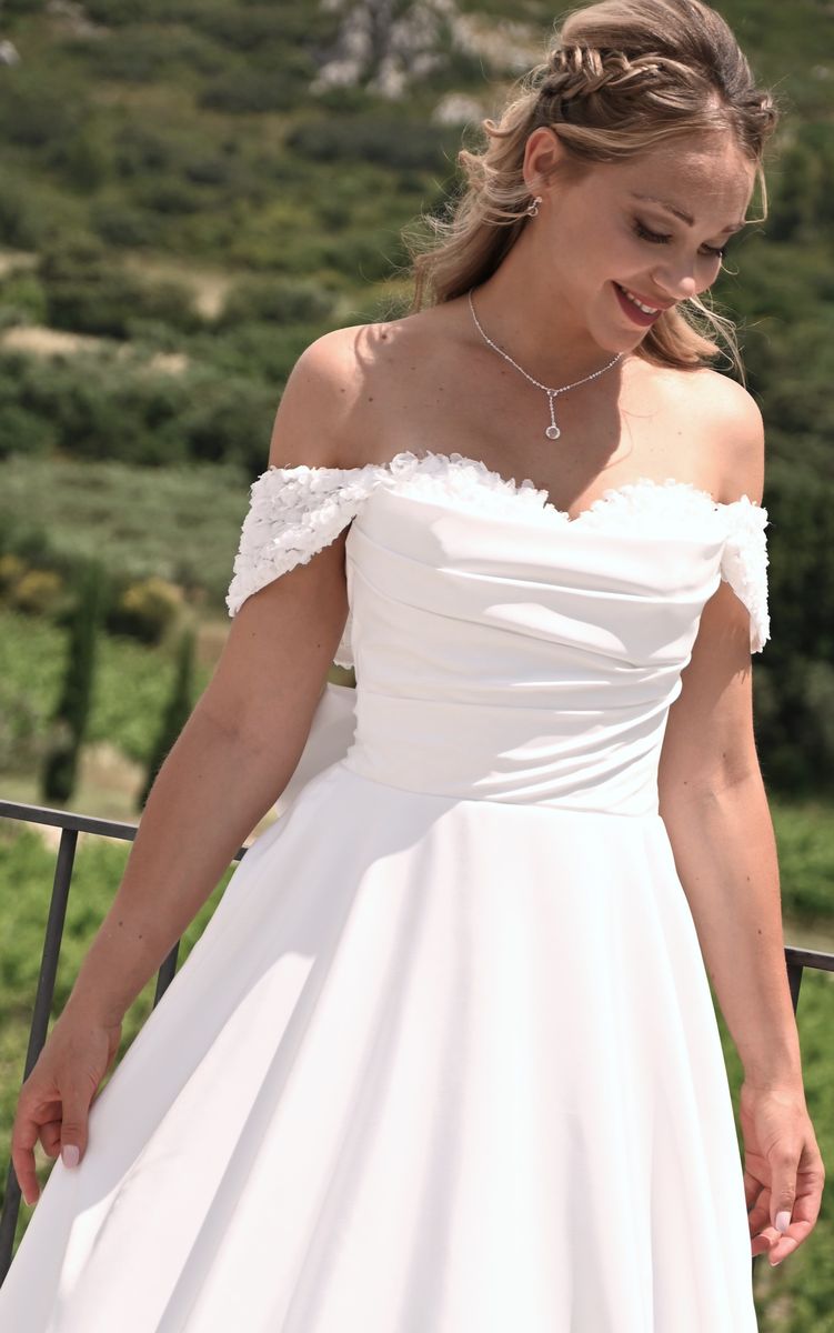 Robe de mariée col bateau 