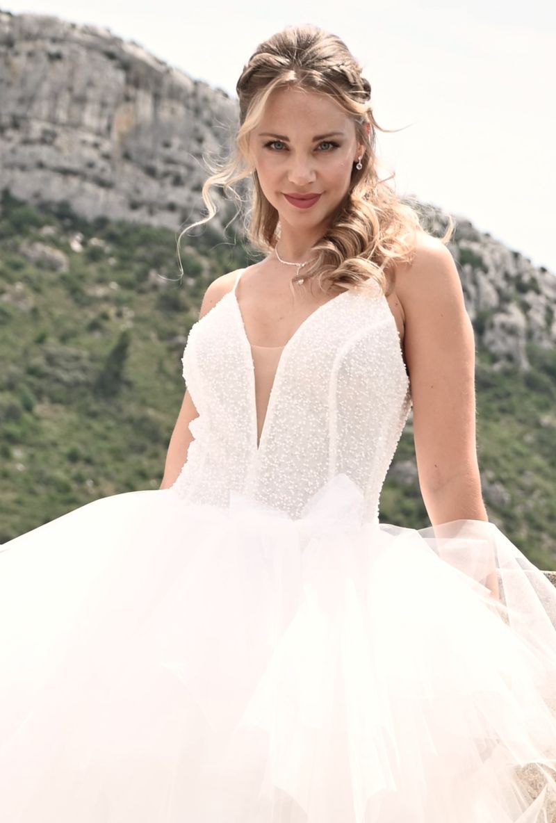Robe de mariée courte devant longue derrière