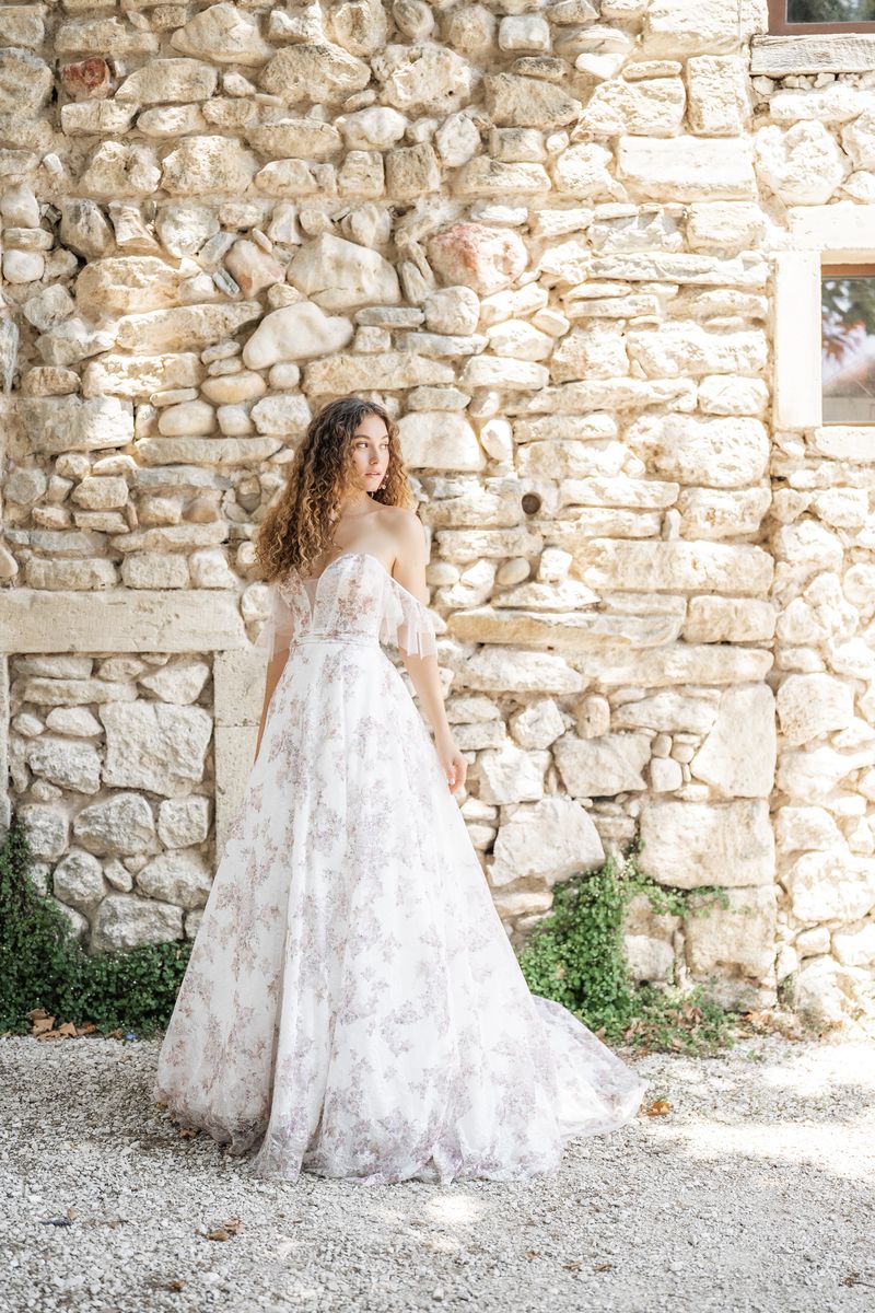 Robe de mariée originale de couleur rose pastel